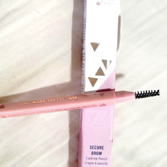 NEW! LYS BEAUTY Secure Brow Eyebrow Pencil in Taupe 0.08 g - Picture 3 of 11